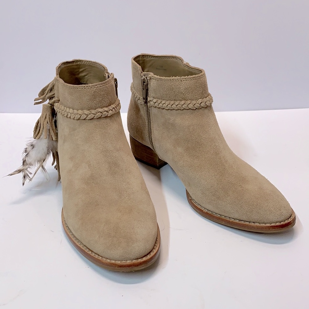 New in Box 🪶Suede Leather Boots by Gianni Bini